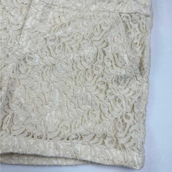 one 5 one Cream High Waist Lace Shorts - Picture 3 of 4
